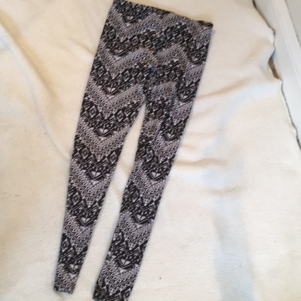 NWT NOBO Black and white Native American print leggings